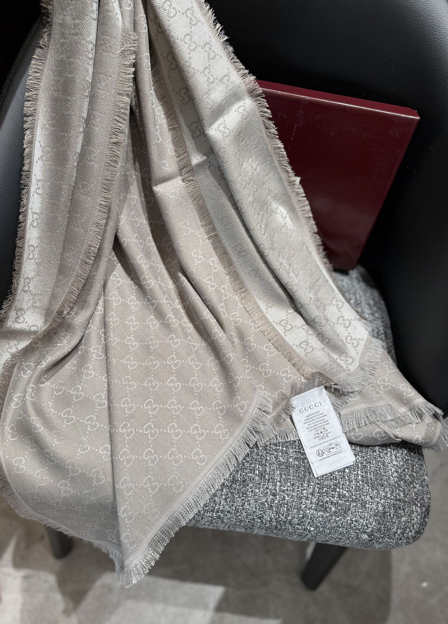 Gvc*1 scarf 140x140cm