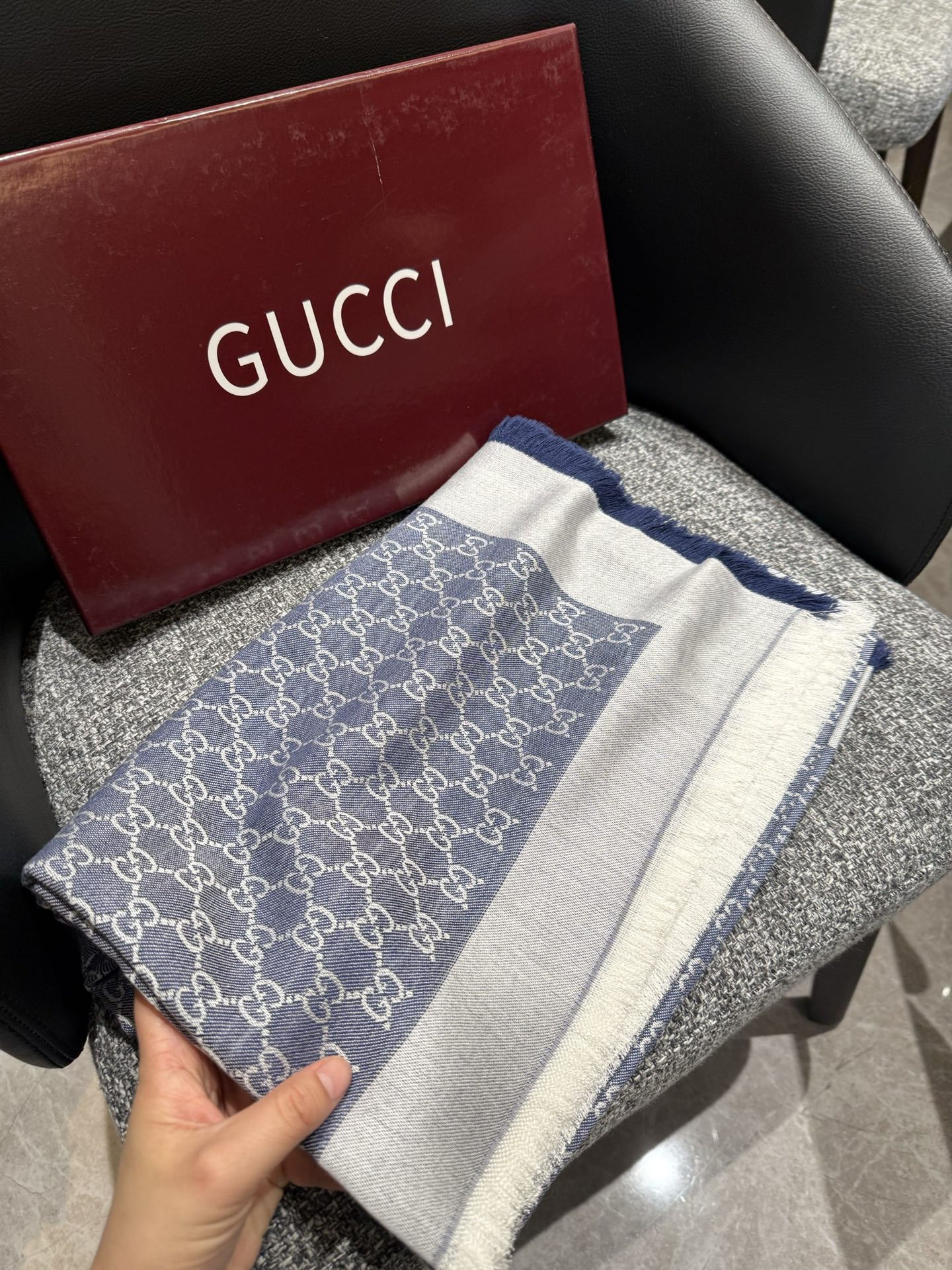 Gvc*1 scarf 140x140cm