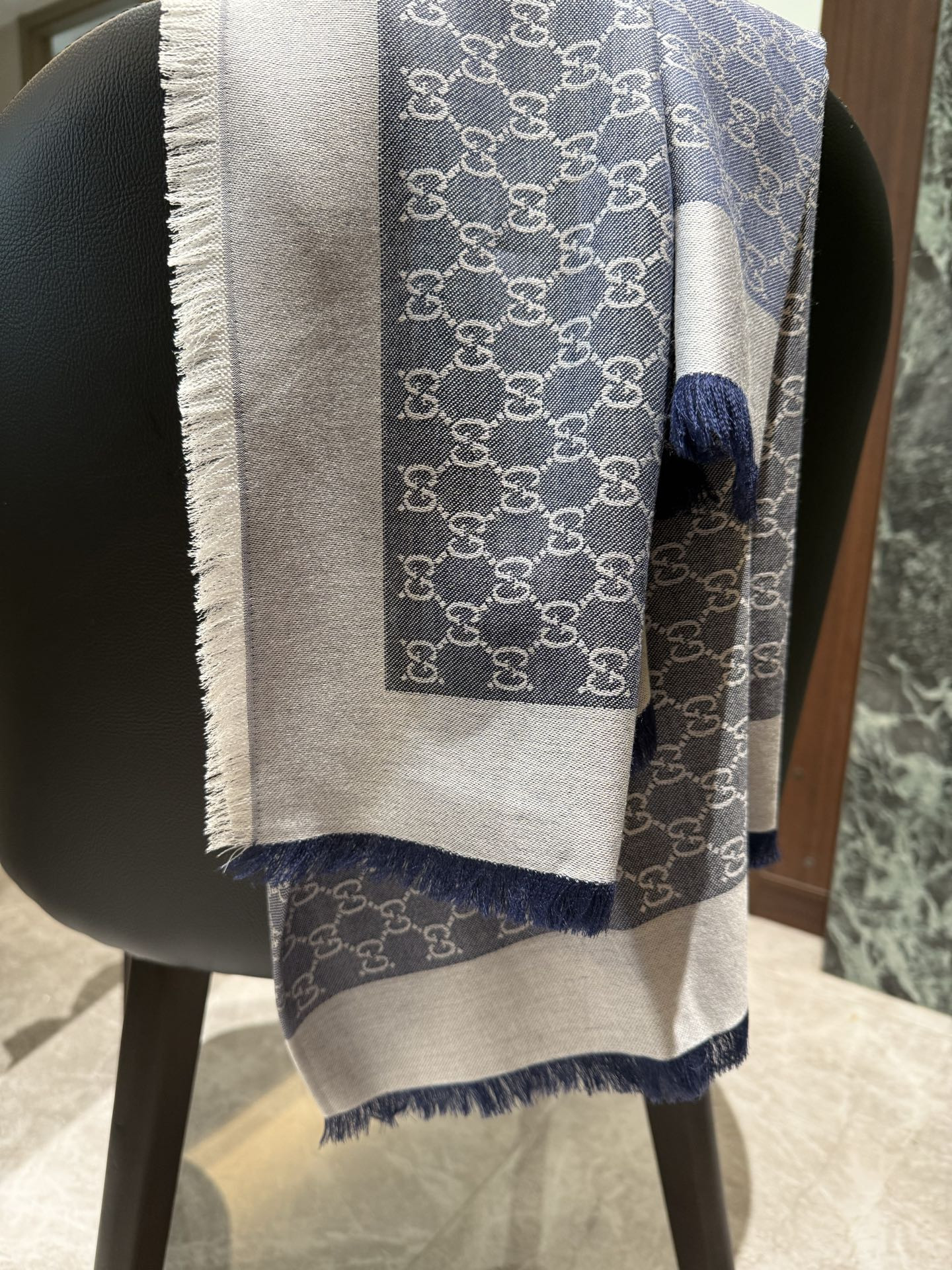 Gvc*1 scarf 140x140cm