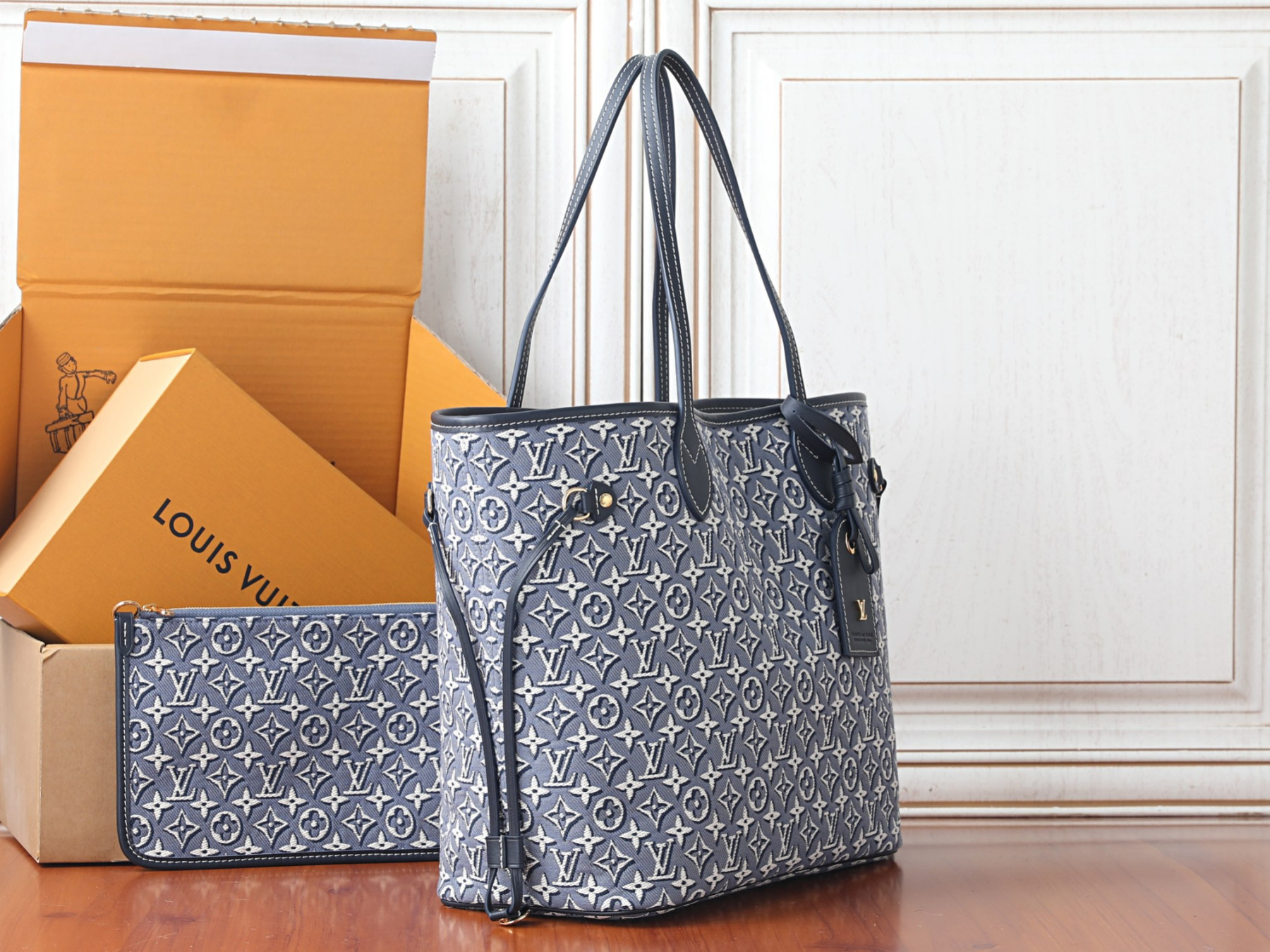 LV Neverfull MM M2A096 47 x 28 x 14 cm Without Box