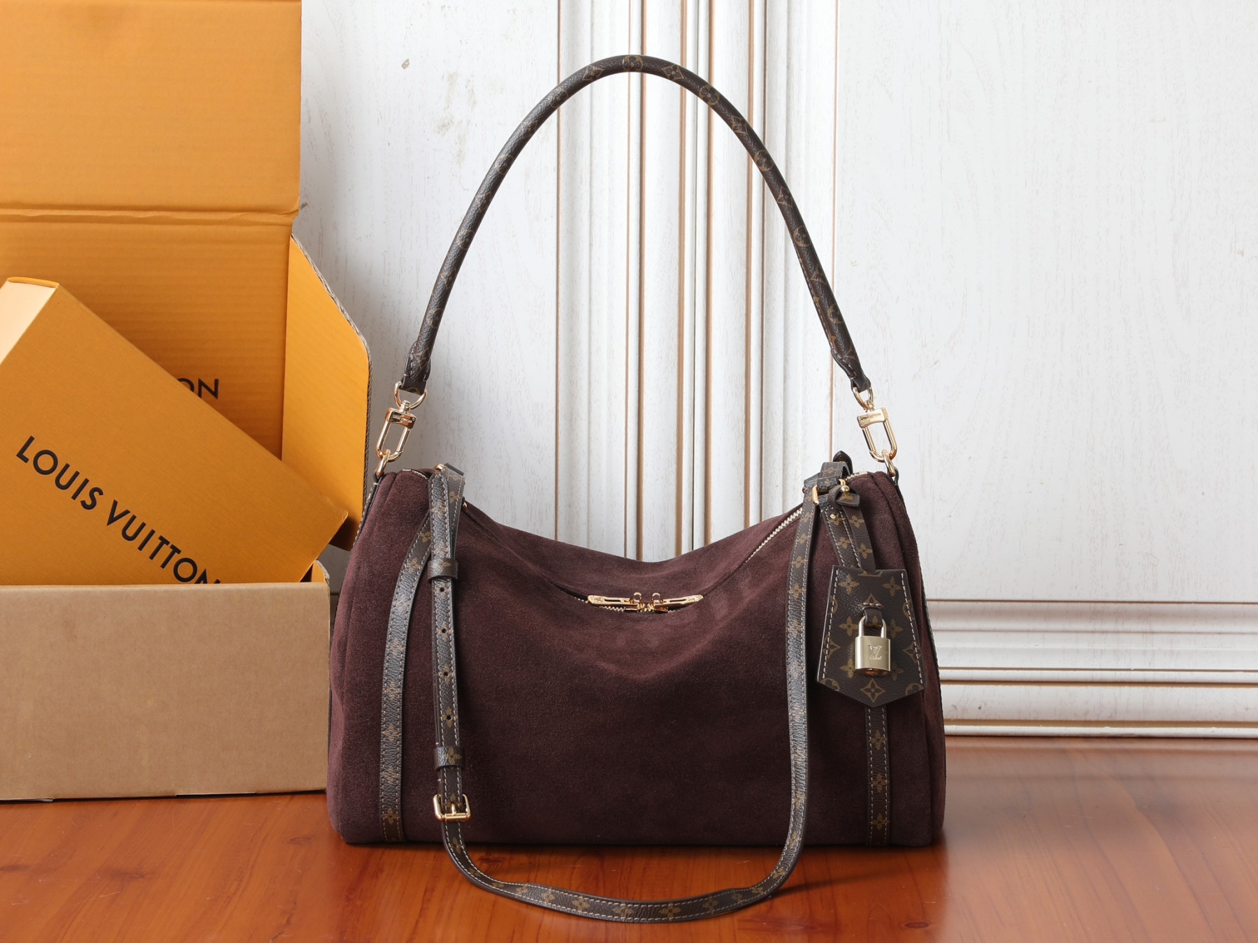 LV Express MM M2A081 36 x 24 x 18.5 cm