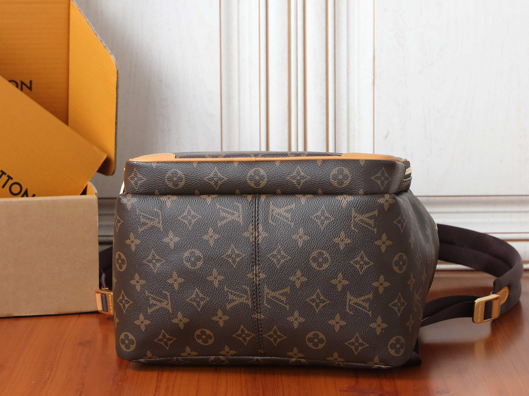 LV Discovery Cargo Backpack M25979 30 x 39 x 19 cm