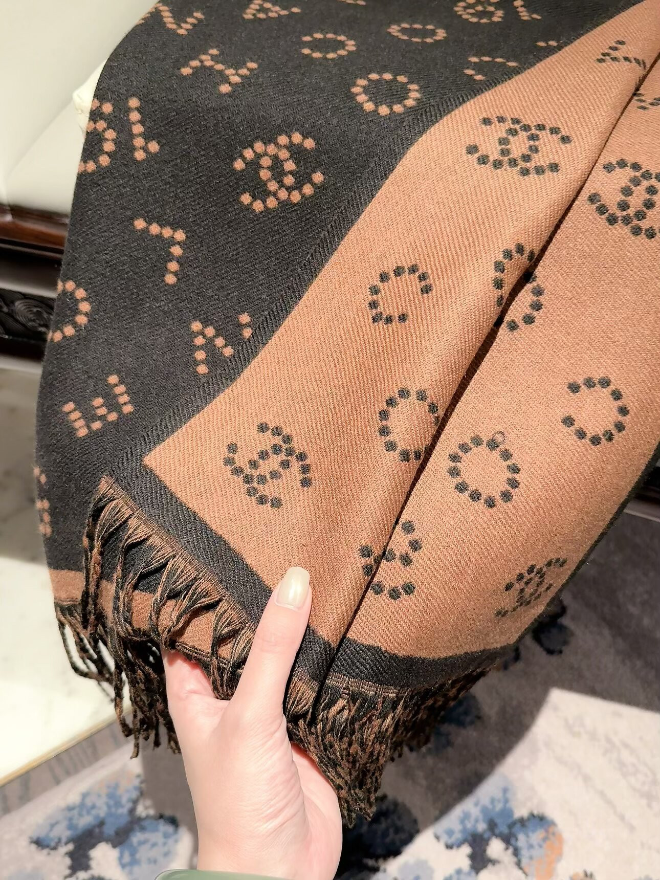 Ch**el scarf