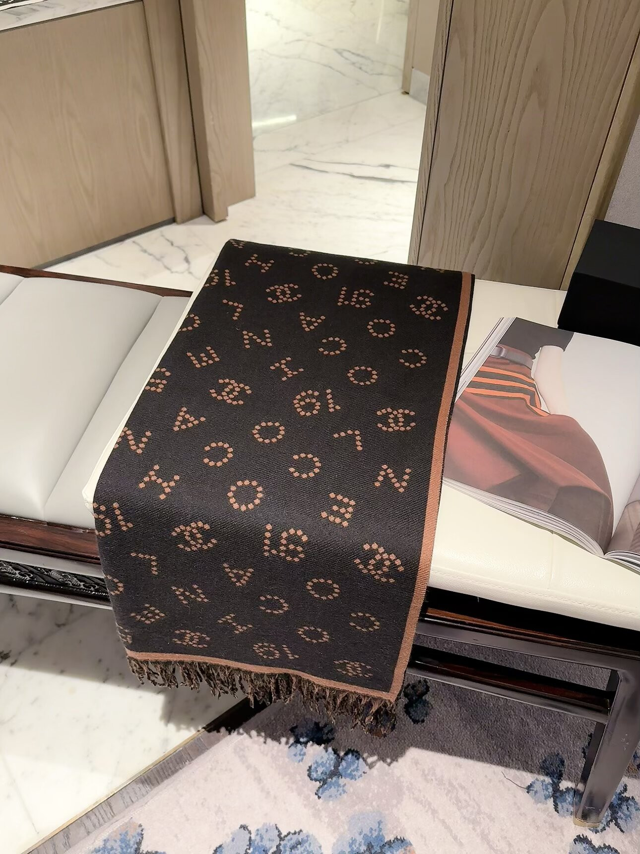 Ch**el scarf